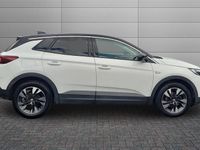 Used Vauxhall Grandland X Sport 130 HP (95 kW) 2019 White jade SUV