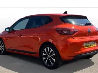 Used Renault Clio V Evolution 145 HP (106 kW) 2023 Orange Hatchback