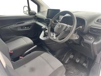 Used Vauxhall Combo 100 HP (73 kW) 2022 White MPV