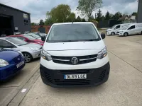 Usado Vauxhall Vivaro Edition 120 HP (88 kW) 2020 Branco Monovolume