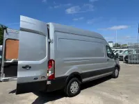 Używany Ford Transit 130 KM (95 kW) 2022 Srebrny Van