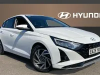 Begagnad Hyundai i20 Advanced 101 HK (74 kW) 2025 Vit Halvkombi