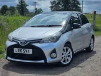 Used Toyota Yaris 100 HP (73 kW) 2016 Silver Hatchback