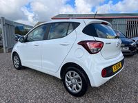 Usado Hyundai i10 SE 66 HP (48 kW) 2018 Branco Citadino