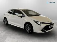 Used Toyota Corolla Design 122 HP (89 kW) 2021 White Hatchback