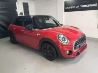 Begagnad Mini Cooper Hatch 2019 Röd Halvkombi