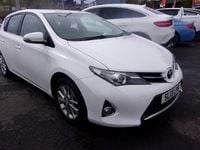 Używany Toyota Auris 132 KM (97 kW) 2013 Biały Hatchback
