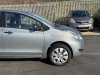 Used Toyota Yaris T2 69 HP (50 kW) 2010 Silver Hatchback