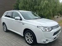 Used Mitsubishi Outlander P-HEV 2015 White Estate