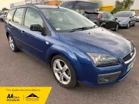 Usado Ford Focus Zetec 115 CV (84 kW) 2007 Azul Familiar