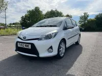 Used Toyota Yaris Hybrid 2012 White Hatchback