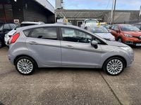Używany Ford Fiesta Titanium 96 KM (70 kW) 2011 Srebrny Hatchback