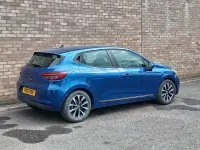 Used Renault Clio Iconic 100 HP (73 kW) 2021 Blue Hatchback
