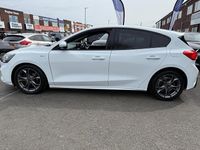 Used Ford Focus ST-Line 125 HP (91 kW) 2019 White Hatchback