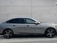 Usado BMW 530e M Sport 295 HP (216 kW) 2025 Cinzento