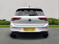 Begagnad VW Golf VIII Life 150 HK (110 kW) 2023 Silver Halvkombi