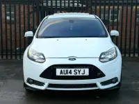 Usado Ford Focus ST 246 HP (180 kW) 2014 Branco Citadino