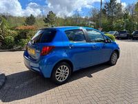 Usado Toyota Yaris 99 HP (72 kW) 2016 Azul Citadino