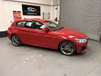 Usado BMW 118 M Sport 150 CV (110 kW) 2018 Rojo Utilitario