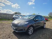 Usado Ford Fiesta Titanium 125 CV (91 kW) 2017 Gris Utilitario