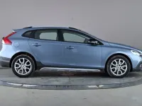 Begagnad Volvo V40 Pro 152 HK (111 kW) 2017 Blå Halvkombi