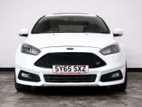 Usado Ford Focus ST 250 HP (183 kW) 2015 Branco Citadino