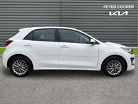 Used Kia Rio 84 HP (61 kW) 2022 White Hatchback