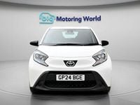 Used Toyota Aygo X PURE 72 HP (52 kW) 2024 White SUV