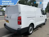 Second-hand Vauxhall Vivaro 145 CP (106 kW) 2024 Alb Monovolum