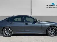 Usado BMW 330e M Sport 292 HP (214 kW) 2022 Cinzento Sedan