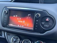 Used Toyota Yaris 99 HP (72 kW) 2015 Blue Hatchback