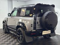 Usado Land Rover Defender HSE Dynamic 300 HP (220 kW) 2024 Cinzento SUV