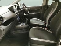 Used Hyundai i10 SE 67 HP (49 kW) 2022 White Hatchback