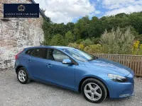 Used Volvo V40 122 HP (89 kW) 2015 Blue Hatchback