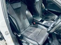 Used Audi A4 S-Line 150 HP (110 kW) 2019 White Estate