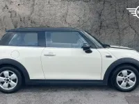 Used Mini Cooper Classic 134 HP (98 kW) 2019 White Hatchback
