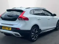 Gebraucht Volvo V40 Pro 148 PS (108 kW) 2018 Weiß Kleinwagen