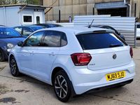Usado VW Polo Beats 94 HP (69 kW) 2019 Prateado Citadino