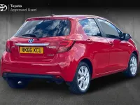 Used Toyota Yaris 101 HP (74 kW) 2016 Red Hatchback