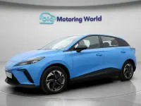 Begagnad MG MG4 EV SE 319 kW (435 HK) 2023 Blå Halvkombi