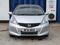 Used Honda Jazz ES 100 HP (73 kW) 2011 Silver Hatchback
