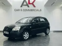 Begagnad Kia Rio 95 HK (69 kW) 2009 Svart Halvkombi