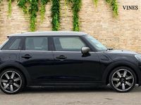 Usado Mini Cooper Exclusive 134 HP (98 kW) 2022 Preto Citadino