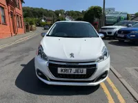 Used Peugeot 208 Allure 100 HP (73 kW) 2017 White Hatchback