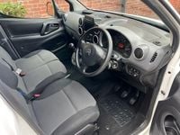 Used Citroën Berlingo 75 HP (55 kW) 2018 White MPV