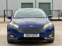 Begagnad Ford Focus Zetec 2017 Blå Halvkombi
