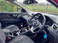 Used Nissan Qashqai Acenta 115 HP (84 kW) 2017 Red SUV