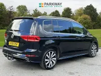Second-hand VW Touran R-line 2019 Negru Monovolum