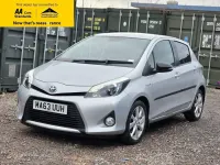 Usata Toyota Yaris Hybrid 101 CV (74 kW) 2013 Argento Utilitaria