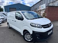 Second-hand Vauxhall Vivaro 120 CP (88 kW) 2021 Alb Monovolum